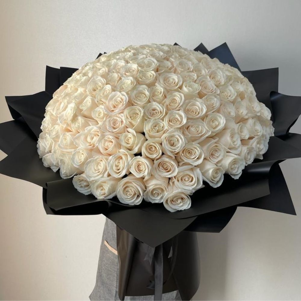 200 White Rose Bouquet – Mayfair