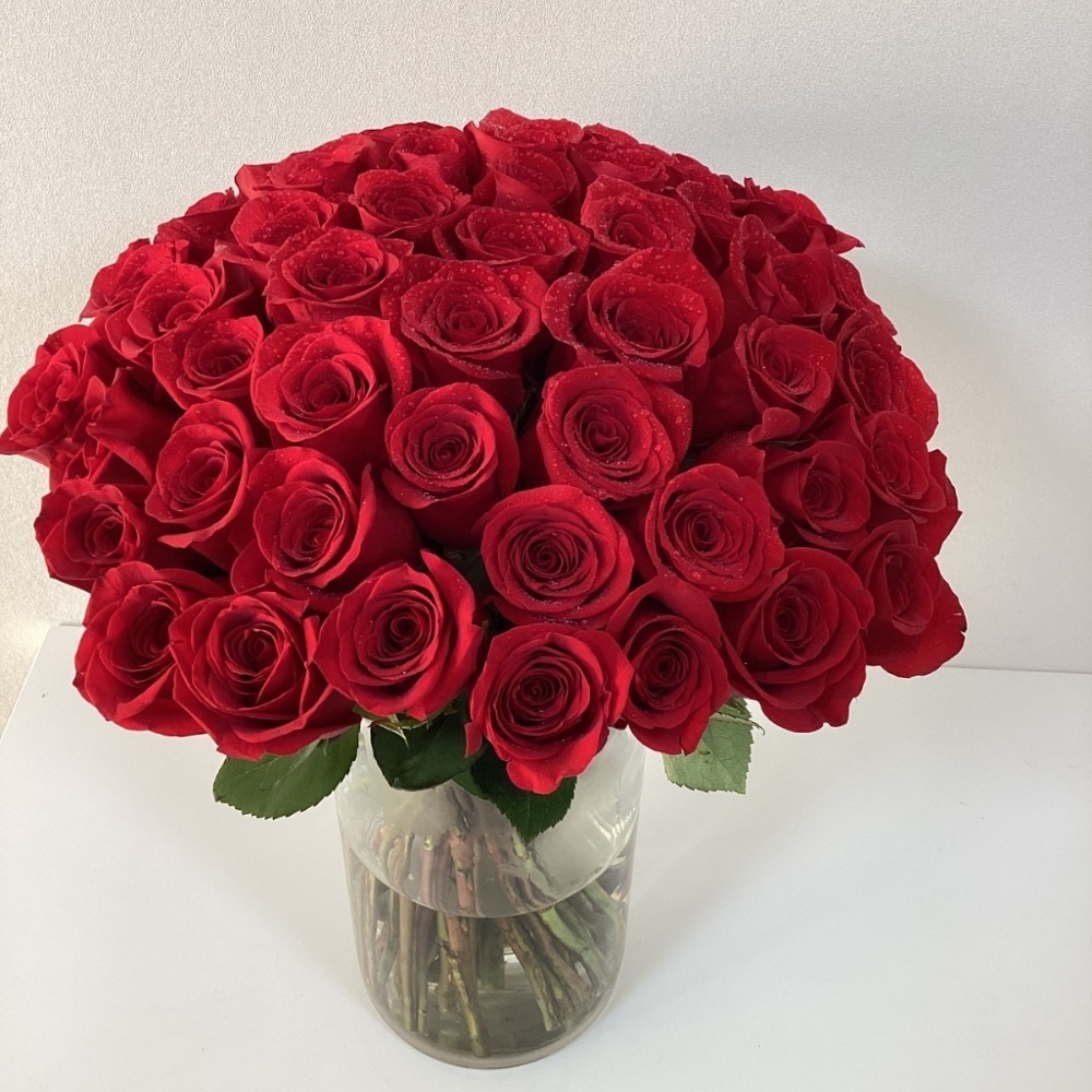 50 Red Rose in Vase – Mayfair