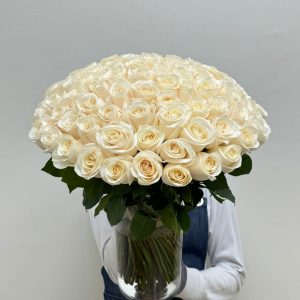 100 white roses vase